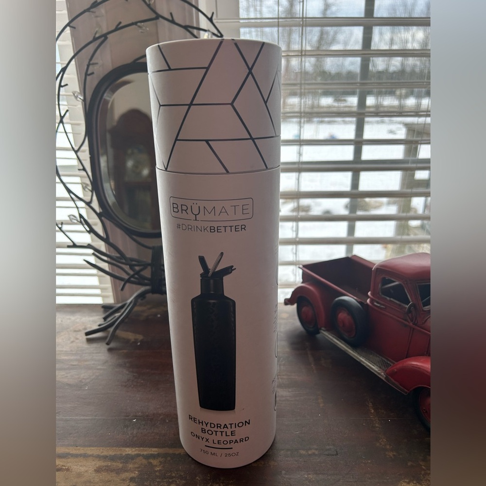 NEW Brumate hydration‎ bottle animal print